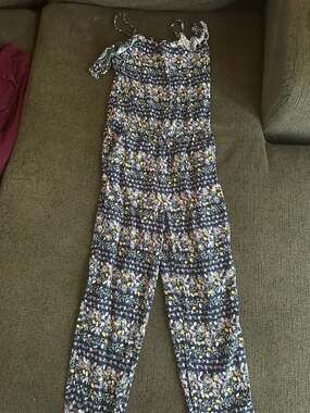 Girl’s Old Navy Jumpsuit Size XL/TG (14) Black Floral Ruffle Tie Straps